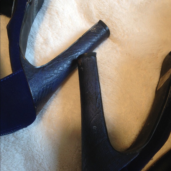 Qupid Dark Blue Velvet Bow Front Peep Toe Snake Skin Platform Heels - Picture 13 of 16